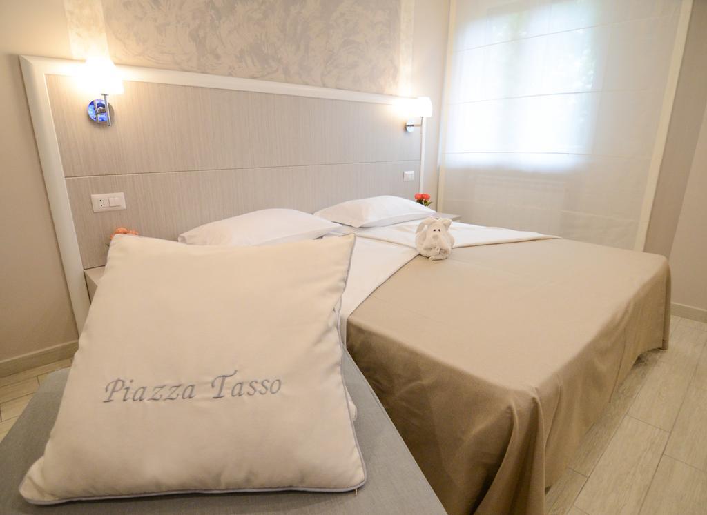 Le Quattro Piazze Panzió Sorrento Szoba fotó